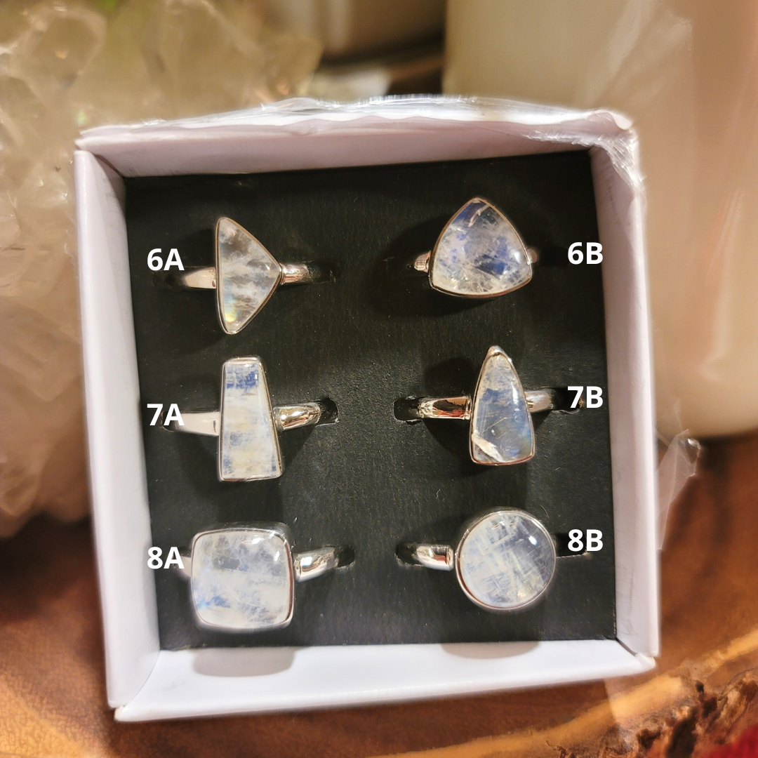 Moonstone Ring || .925 Sterling Silver - sizes 6-8