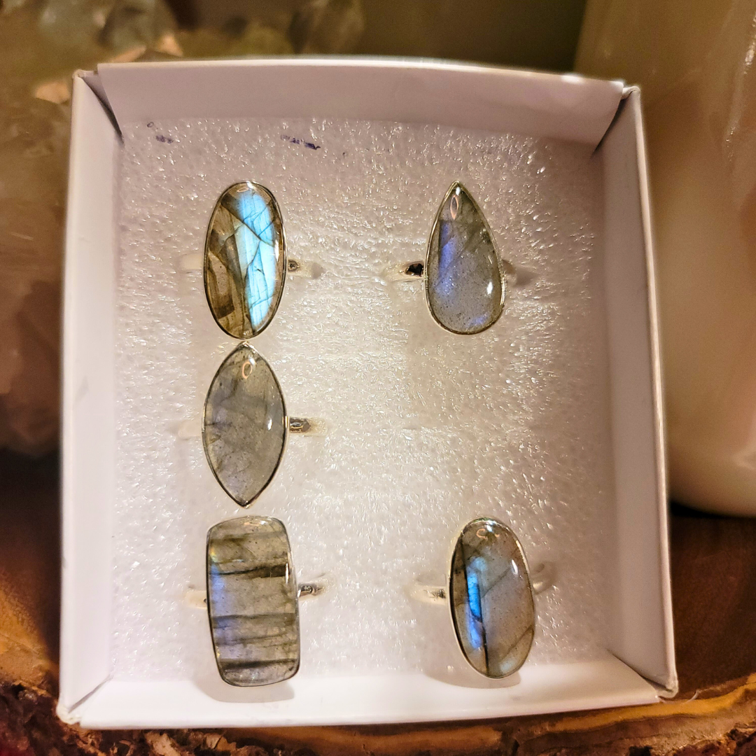 Labradorite Ring || .925 Sterling Silver - sizes 6-8