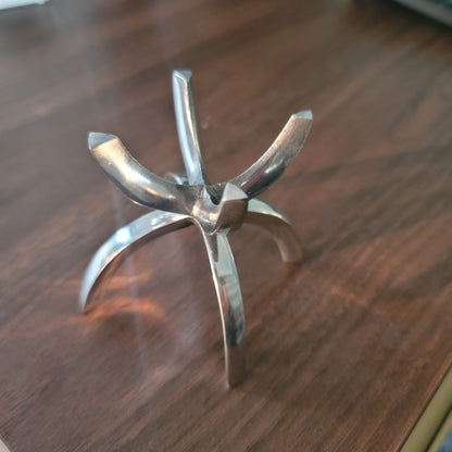 Silver Claw Display