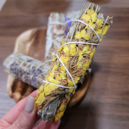 California White Sage & Sinuata Flowers 4" Smudge Wand, Cleansing Ritual/Tool