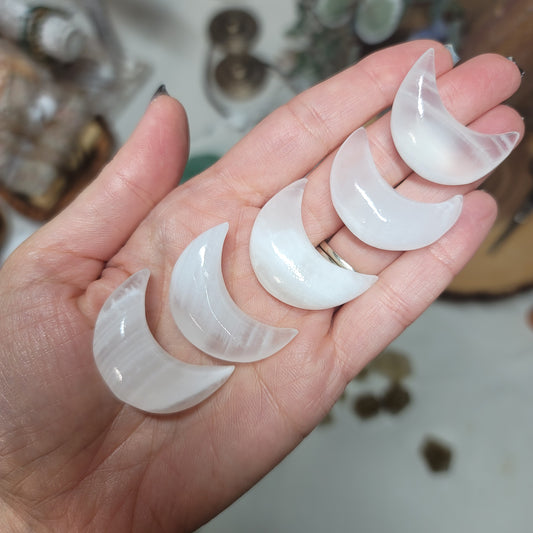 Puffy White Onyx Crescent Moon | Mexico