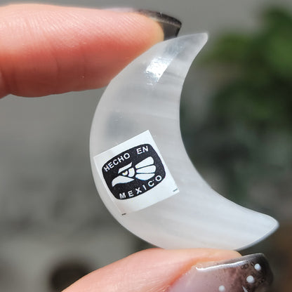 Puffy White Onyx Crescent Moon | Mexico
