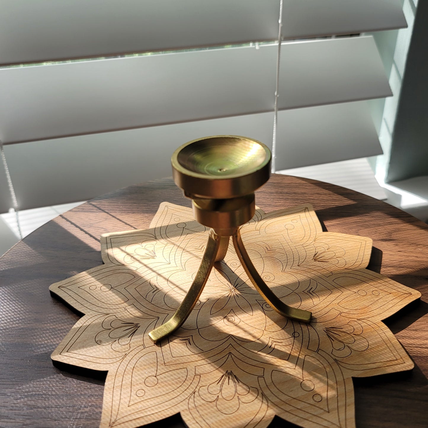 Spinning Sphere Stand - Gold