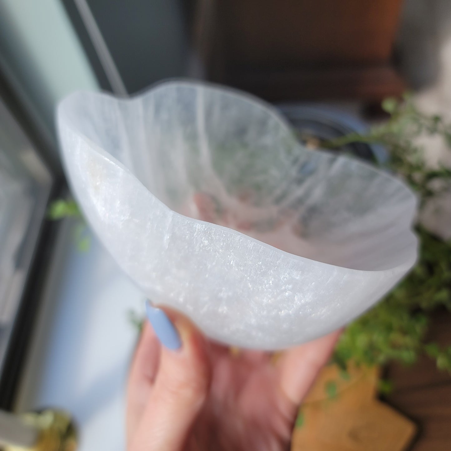 Hand-Carved Mexican Selenite Bowl – Organic Freeform Shape | 001