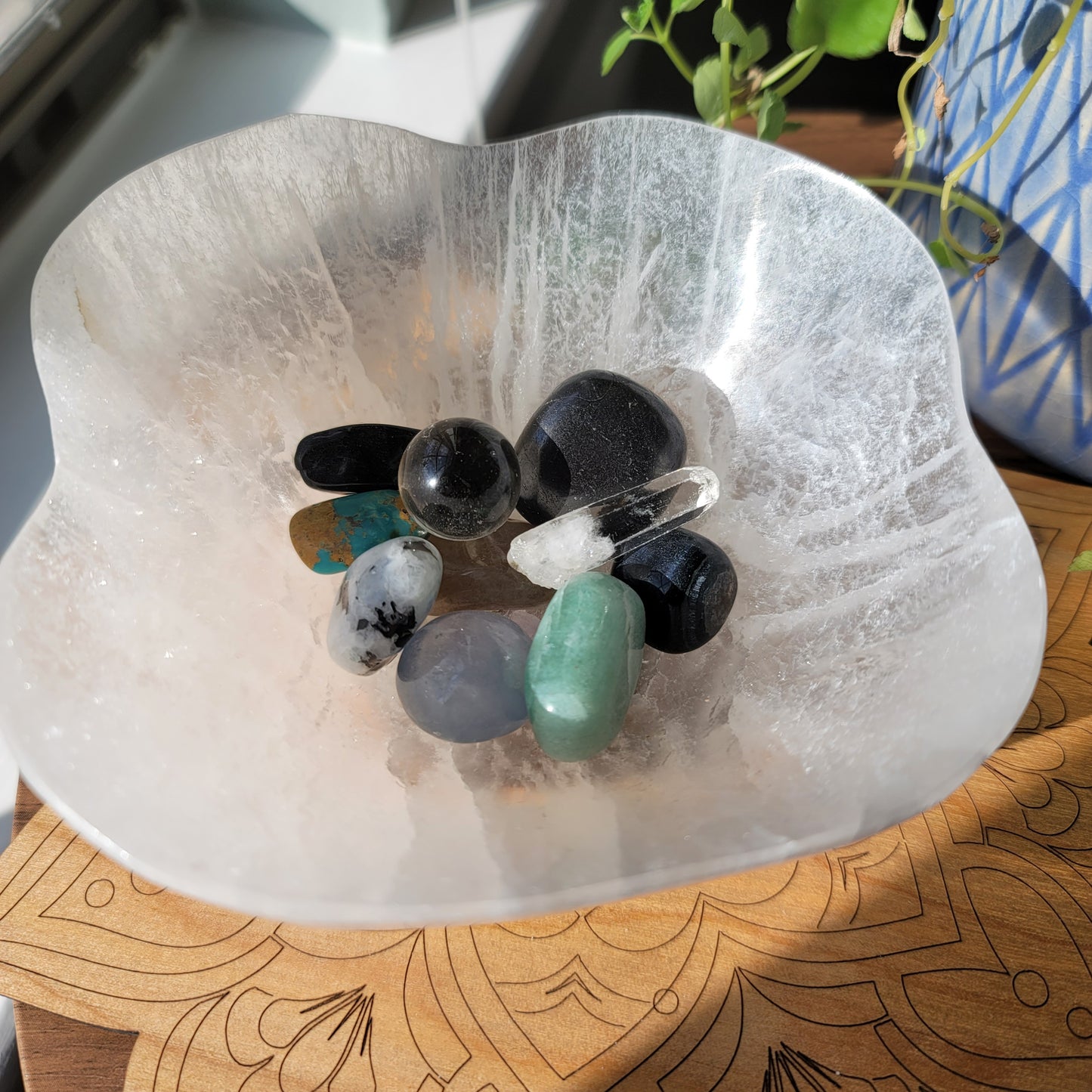 Hand-Carved Mexican Selenite Bowl – Organic Freeform Shape | 001