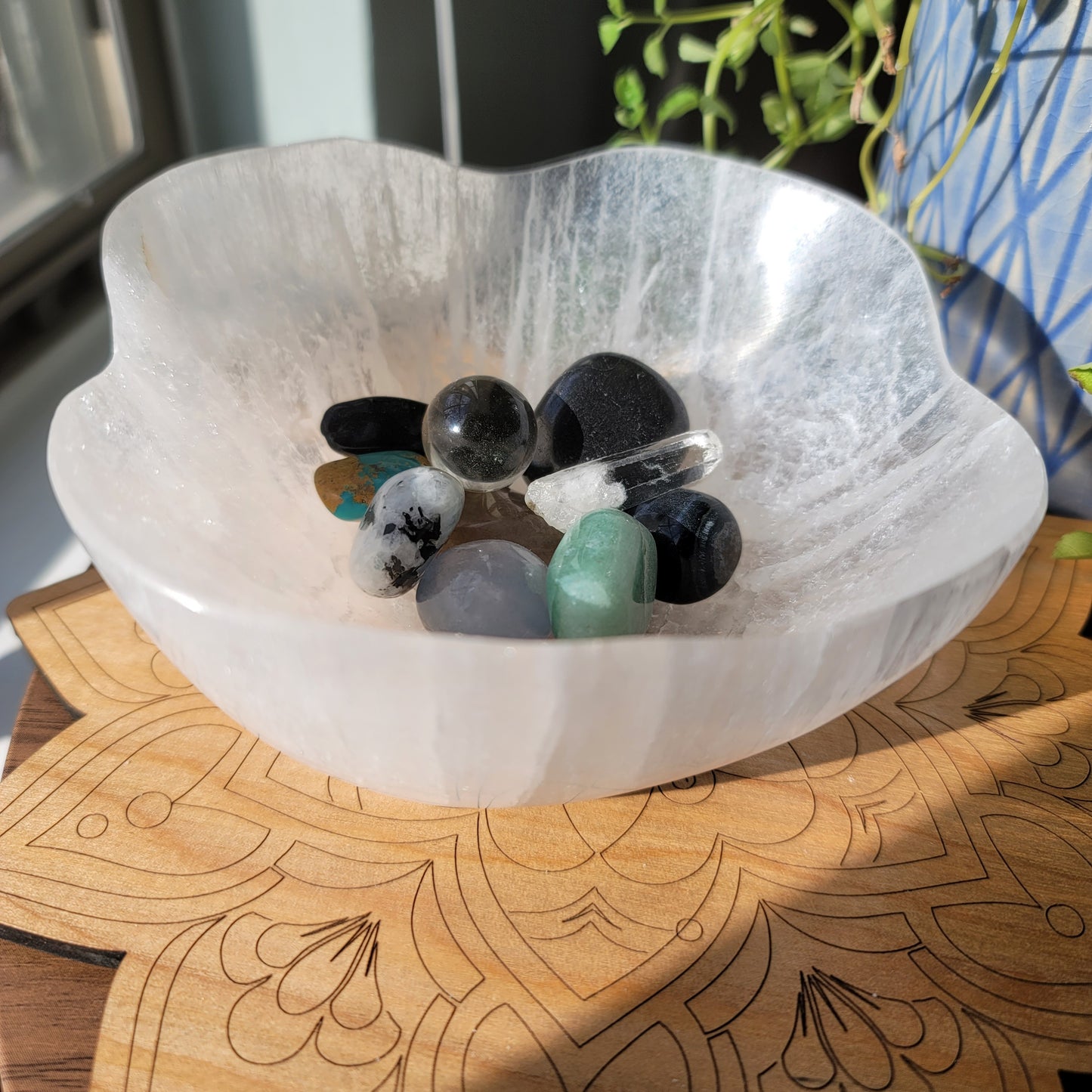 Hand-Carved Mexican Selenite Bowl – Organic Freeform Shape | 001