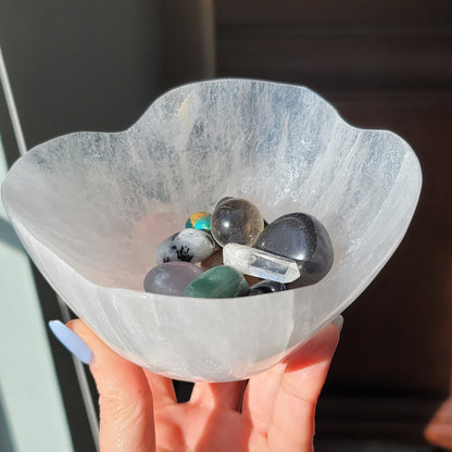 Hand-Carved Mexican Selenite Bowl – Organic Freeform Shape | 001
