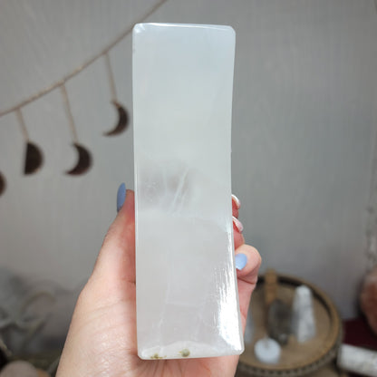 Mexican White Banded Onyx Crescent Moon Candle & Sphere Holder | 001