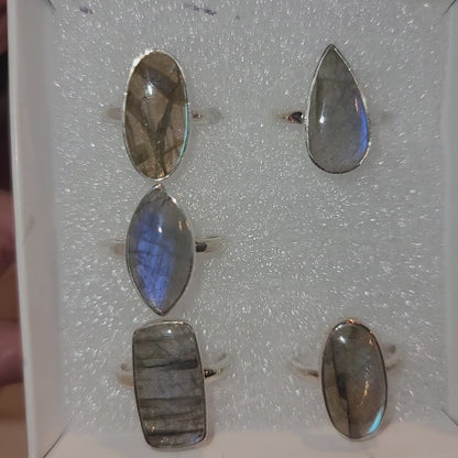 Labradorite Ring || .925 Sterling Silver - sizes 6-8