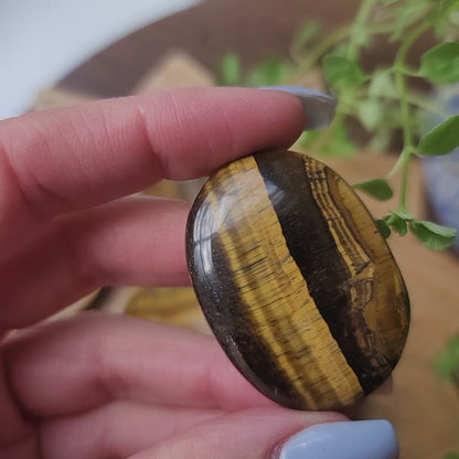 Tiger's Eye Worry Stone|| courage, strength, protection